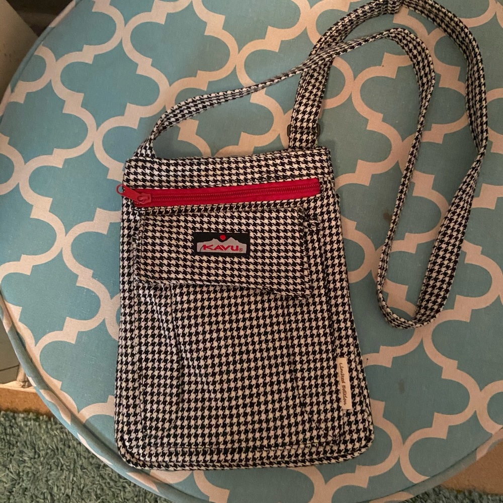 Kavu Houndstooth Crossbody